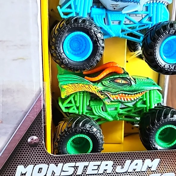 Monster Jam Pit Party & Go New In Box With 10 Trucks And Carrying Case On Wheels - Picture 7 of 12